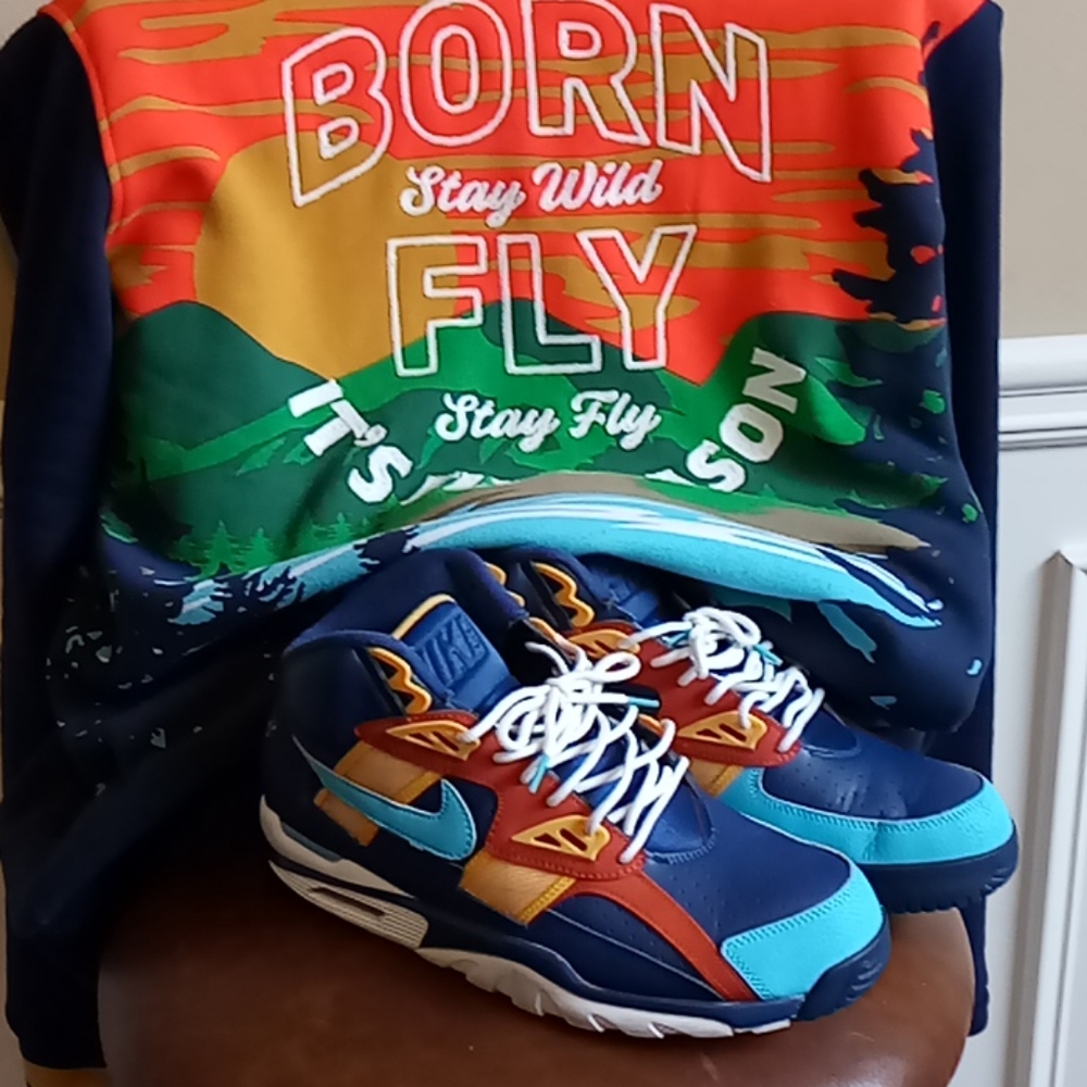 Sweat shirt born fly